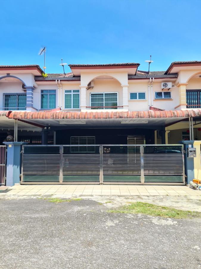 Air-home M9 Simpang Near Aulong Econsave, 4br, 10pax, Netflix