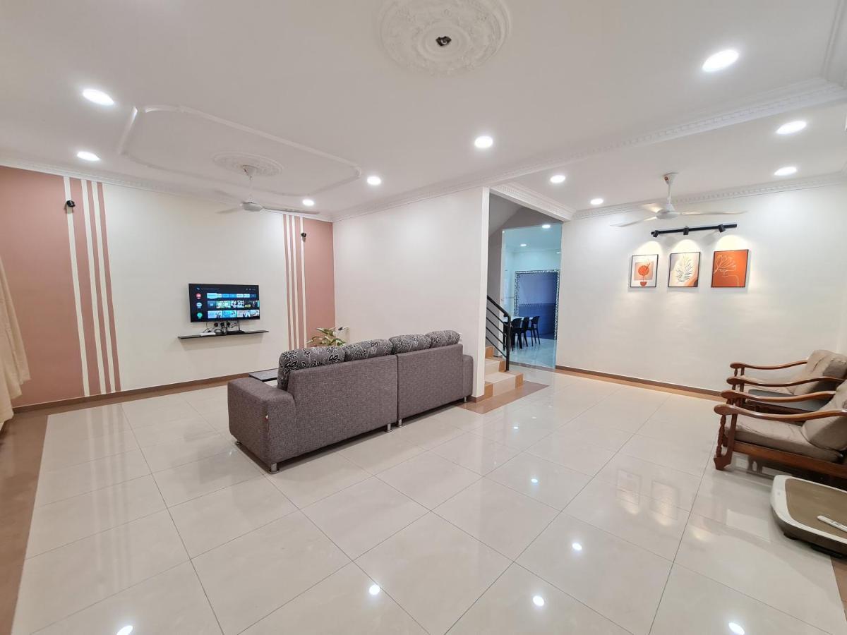 Air-home M9 Simpang Near Aulong Econsave, 4br, 10pax, Netflix *