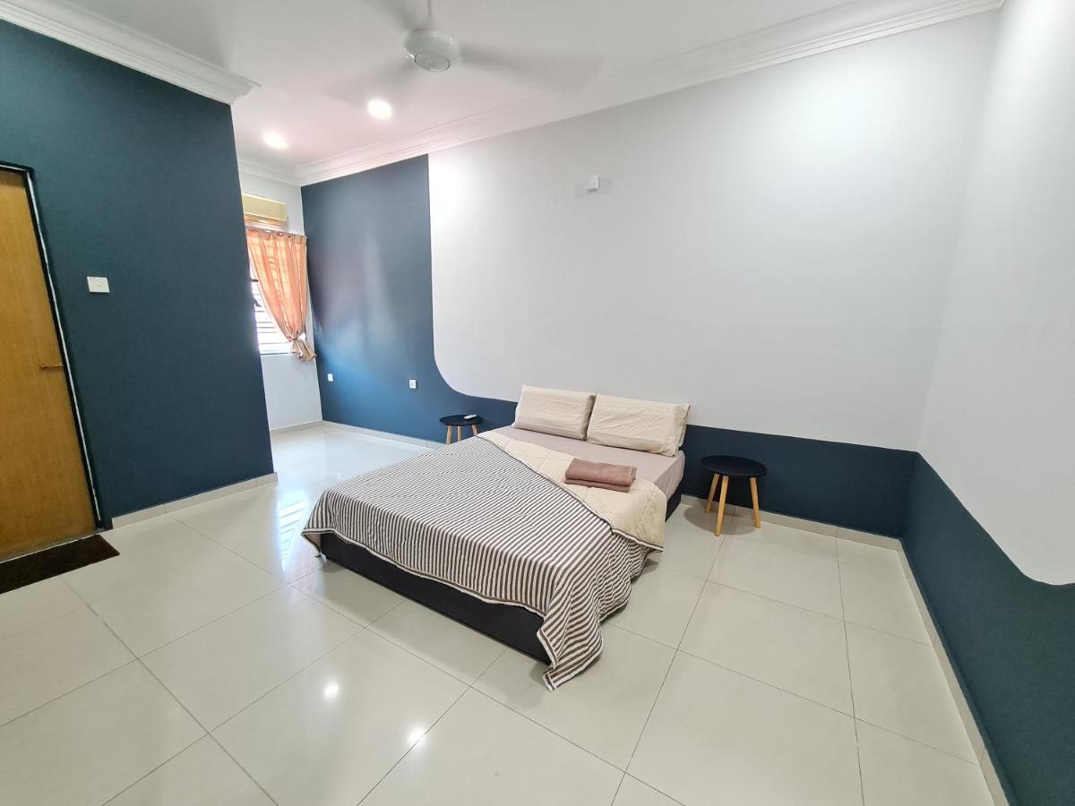 Holiday home Air-home M9 Simpang Near Aulong Econsave, 4br, 10pax, Netflix