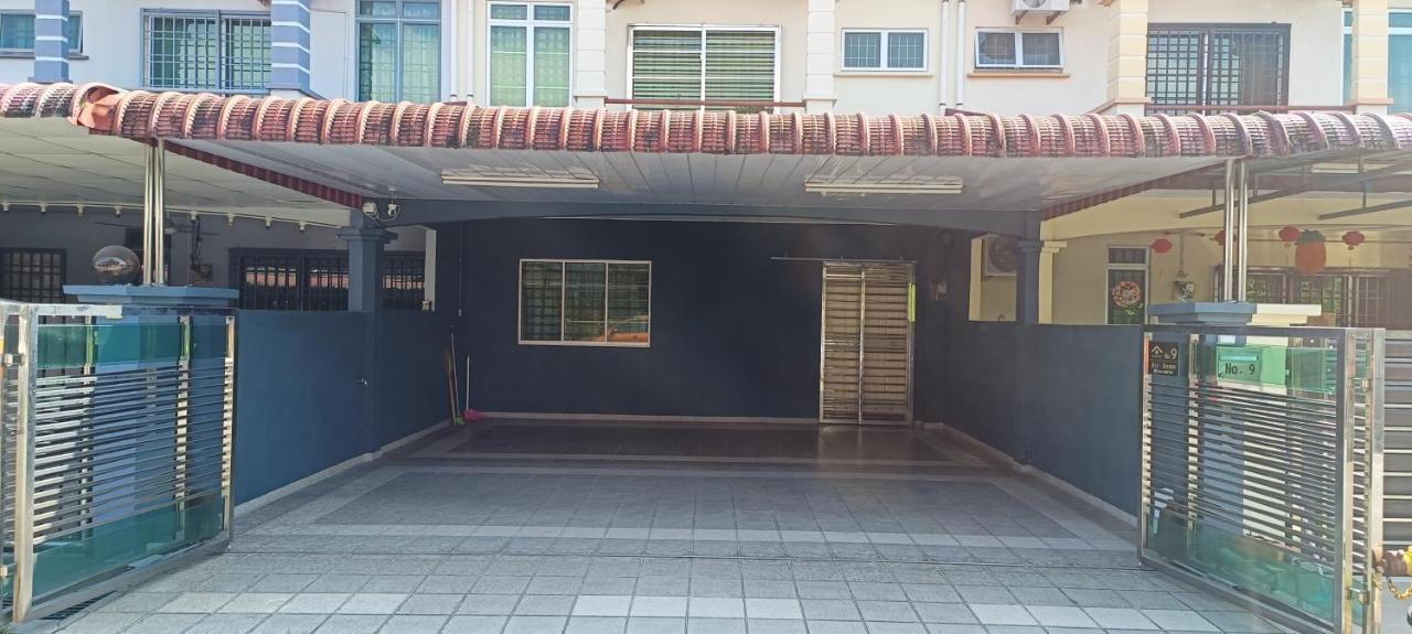 Air-home M9 Simpang Near Aulong Econsave, 4br, 10pax, Netflix Holiday home