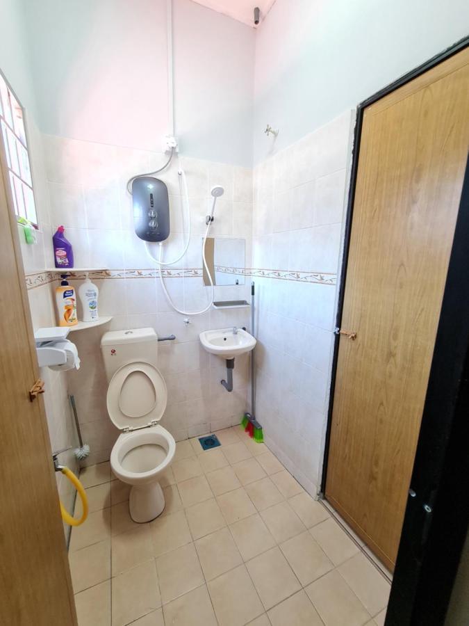 Air-home M9 Simpang Near Aulong Econsave, 4br, 10pax, Netflix Holiday home