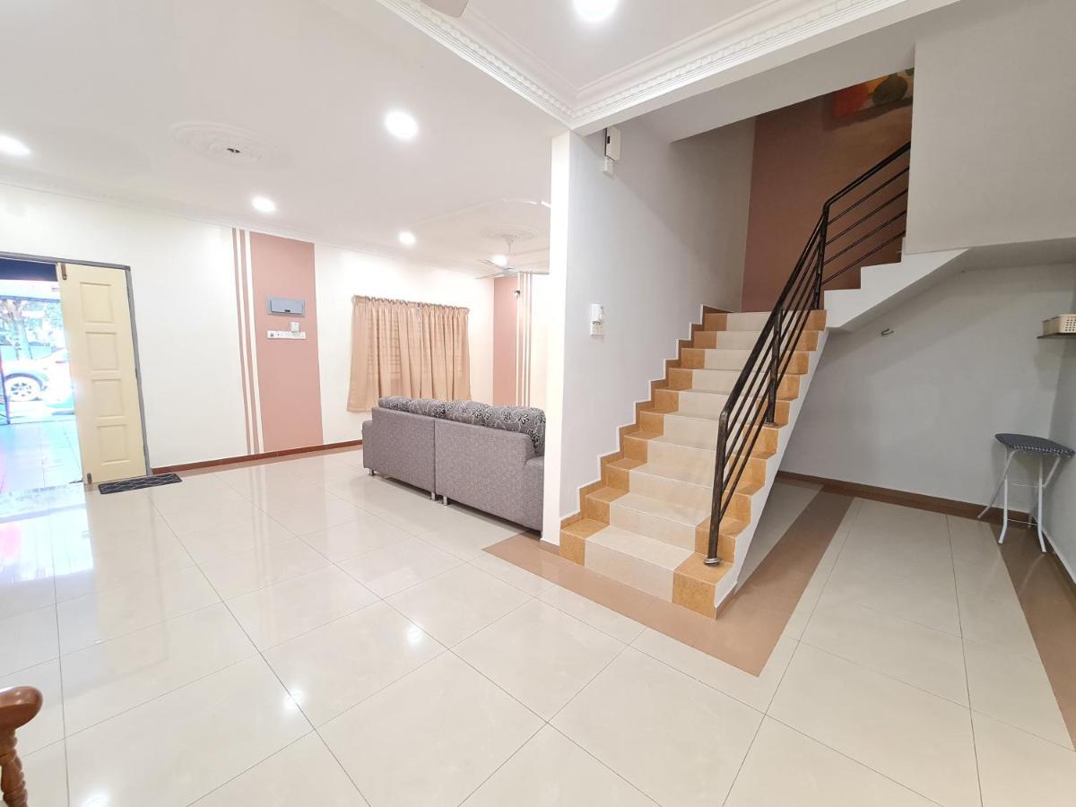 Air-home M9 Simpang Near Aulong Econsave, 4br, 10pax, Netflix * Taiping