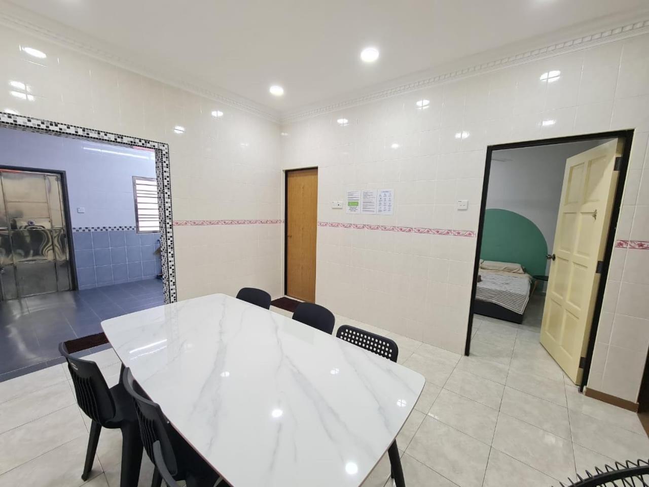 Air-home M9 Simpang Near Aulong Econsave, 4br, 10pax, Netflix Taiping